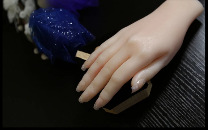 Free shipping! Fashionable Silicone Realistic Hands Mannequin Female Silicone  Mannequin  Hand For Manicure Decoration