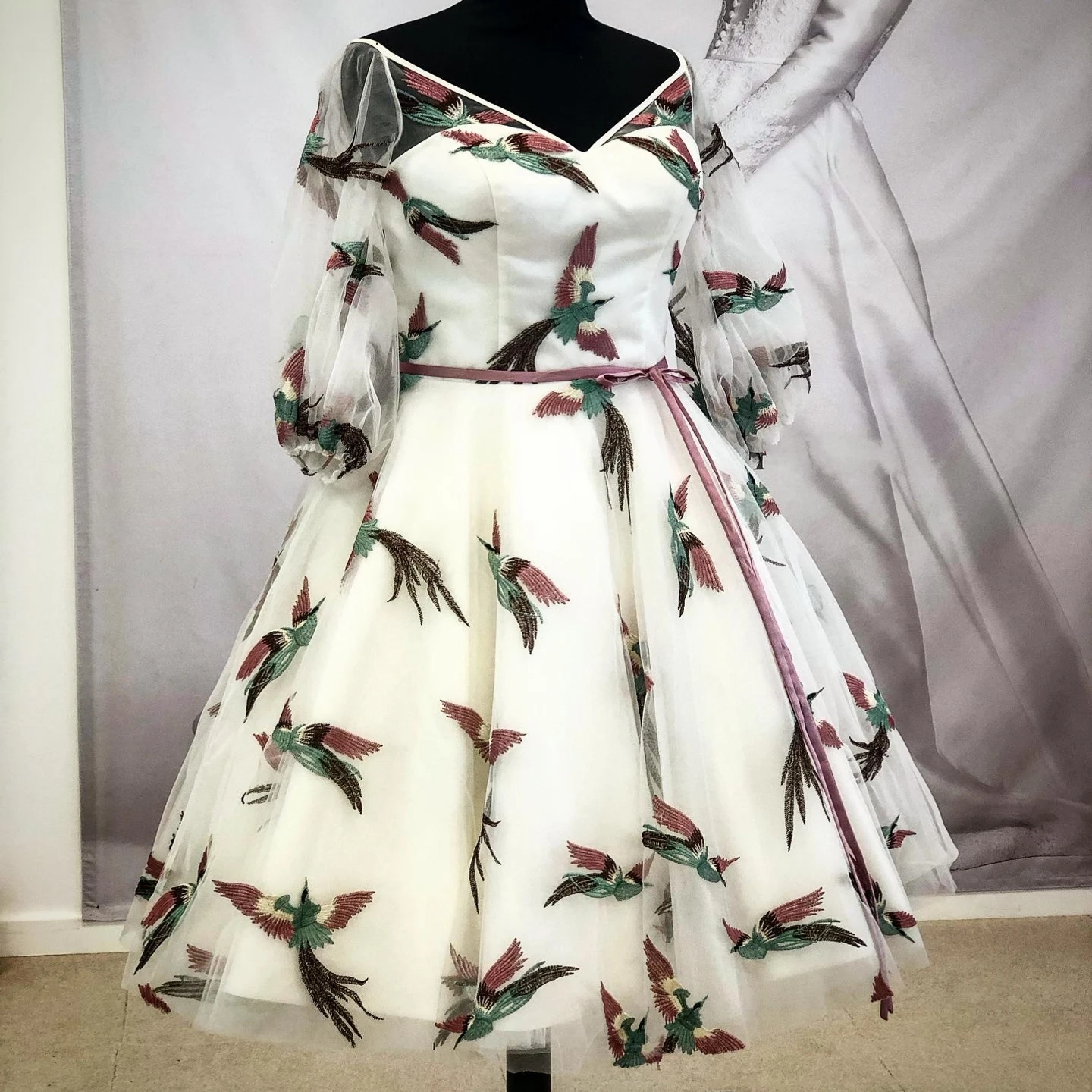 1950s Inspired Wedding Dress 2019 Embroidered with Flamboyant Birds Tea Length Bridal Gowns Illusion Half Sleeves V Neck