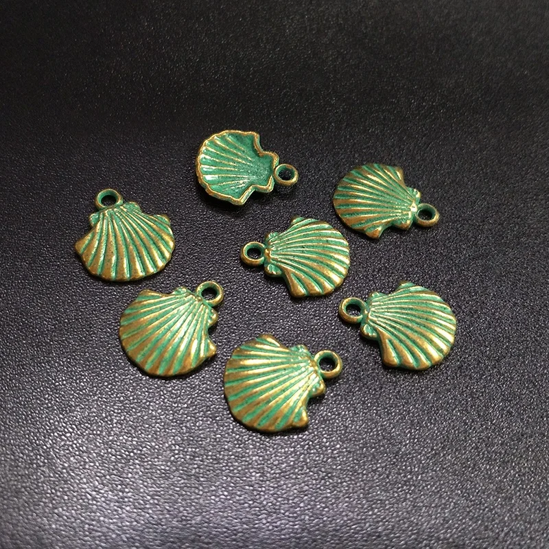 18MM 20pcs/bag Retro Patina Plated Zinc Alloy Green Scallop Shape Charms Pendants for DIY Jewelry Accessories PJ016