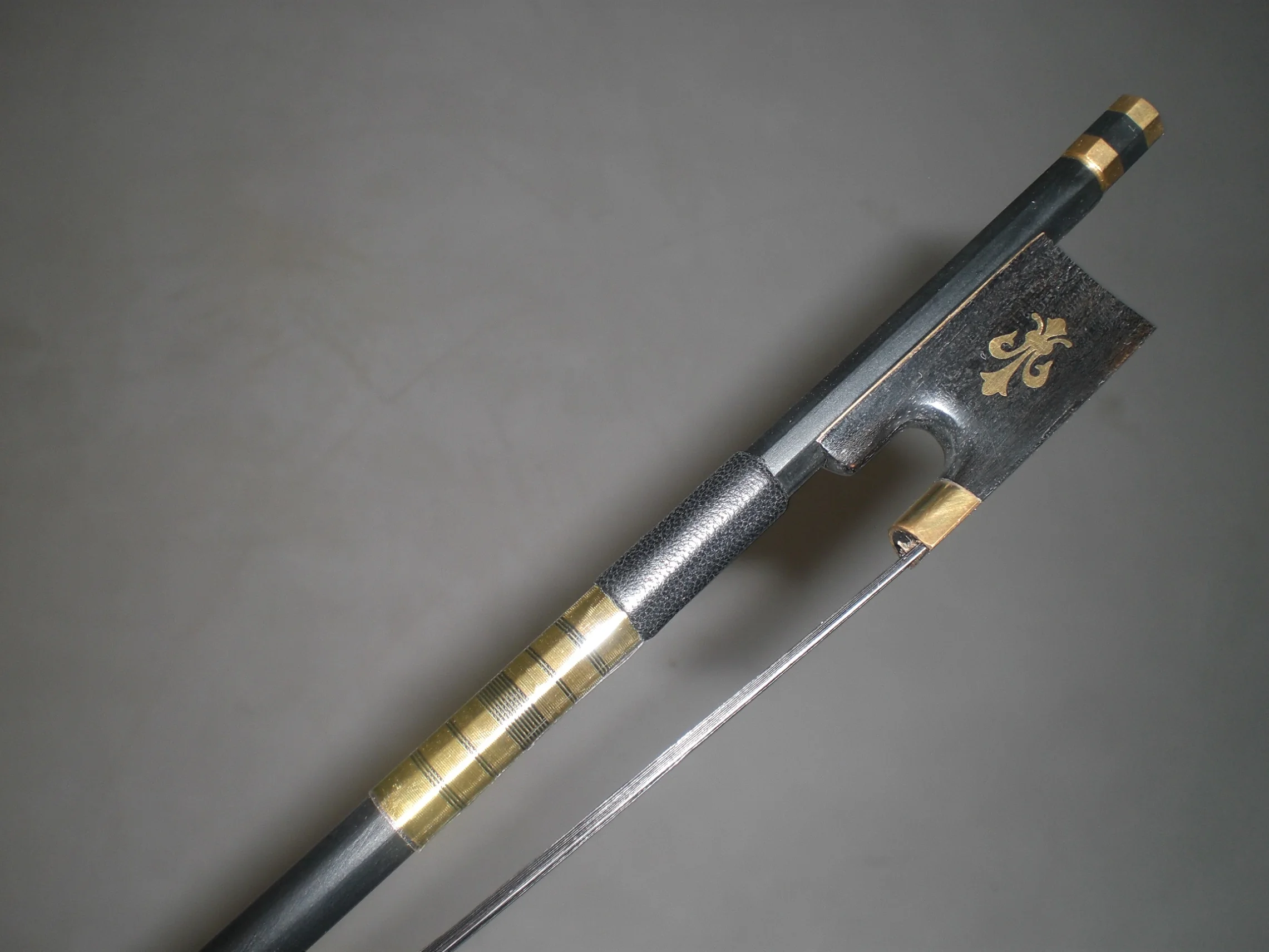 

1 PC Full Black Violin Bow Carbon Fiber Bow 4/4 with Black Horse Tail Hair
