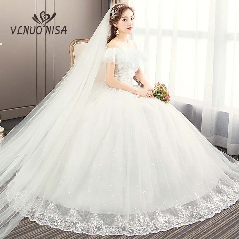 Fashion Simple Customized Wedding Dresses Exquisite Embroidery Tulle Boat Neck Ball Gown with Delicate Applique and Sequins