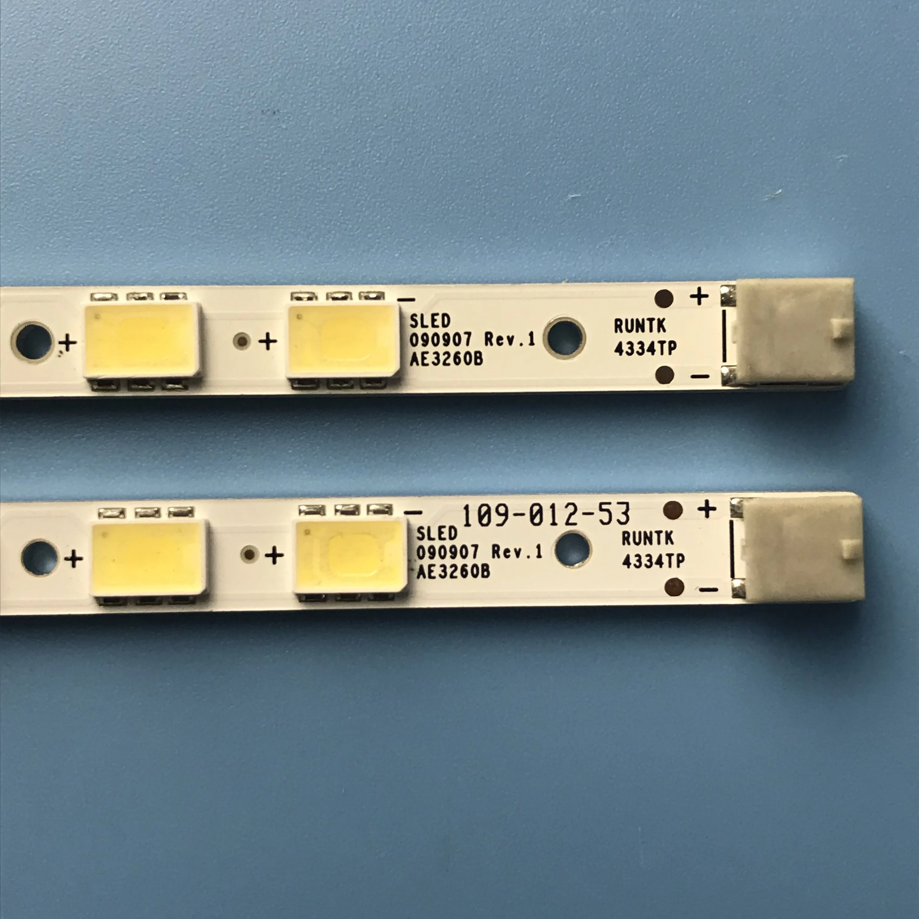 LED Backlight strip 33 Lamp For 32" TV RUNTK 4334TP LK315D3LA4 090907 AE3260B