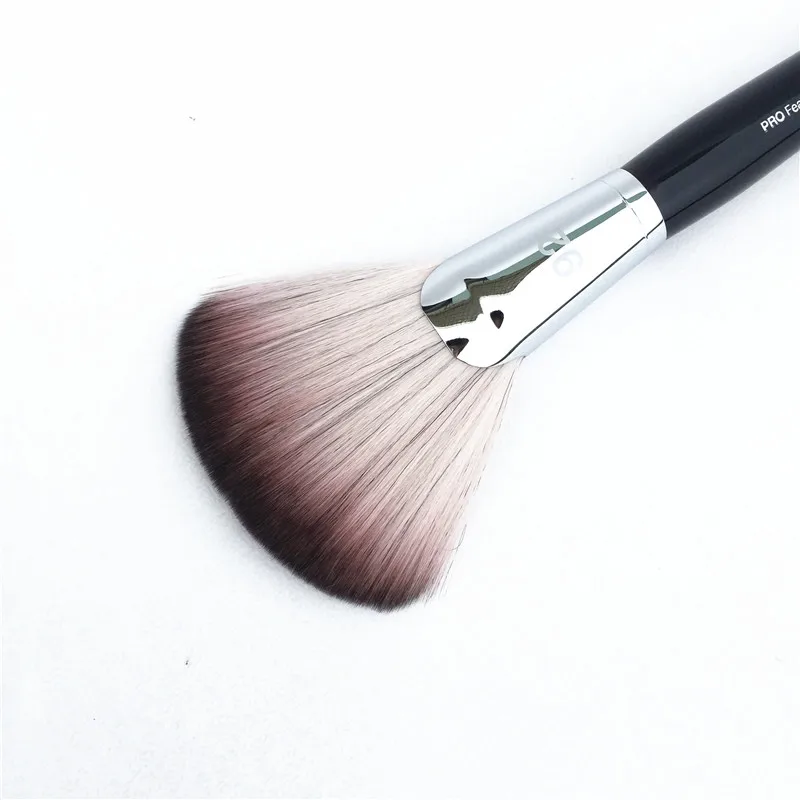 PRO Featherweight Fan Brush #92-capelli morbidi per polvere o finitura luccicante-Beauty Makeup Brush Blender