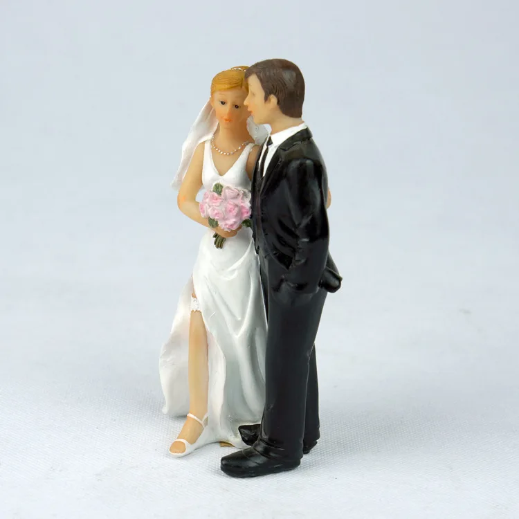 Romantic Resin Holding Bride Groom Figures Funny Wedding Cake Topper Personalized Cake Toppers In Event And Party Supplies