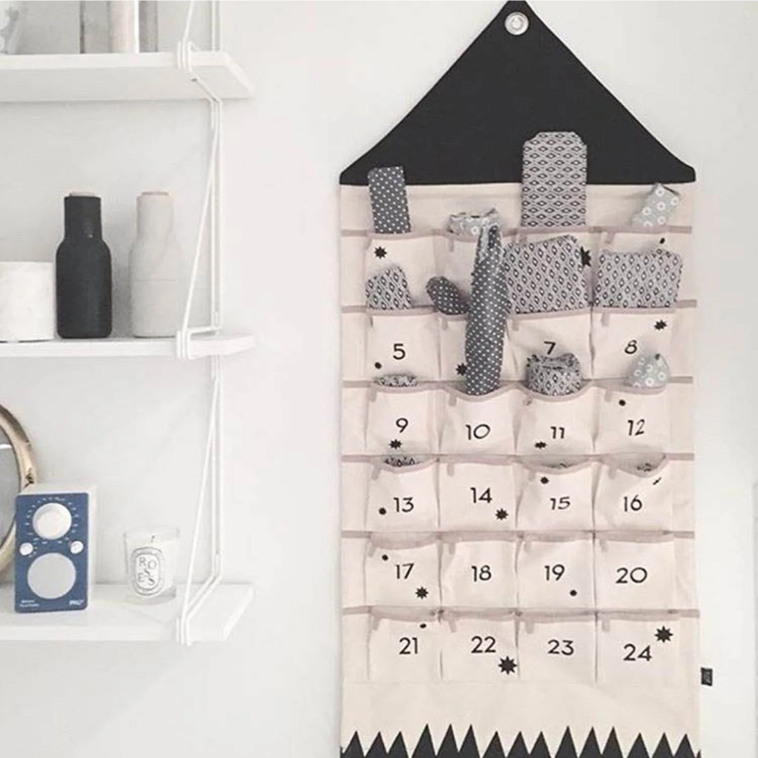 Cute Wall Door Hanging Storage Pockets Pouch with 24 Numbers for Home Office School Christmas Xmas Decoration Countdown Calendar