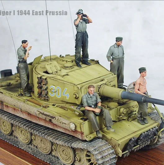 1/35 model kit resin kit  Member of Tiger One Tank Team  361