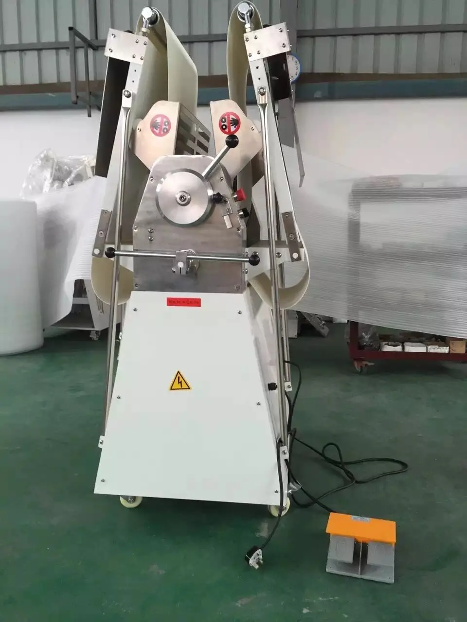 UDQS-550 التجاري الخبز المعجنات آلة/العجين المغطي بملاءة/الخبز صنع آلة