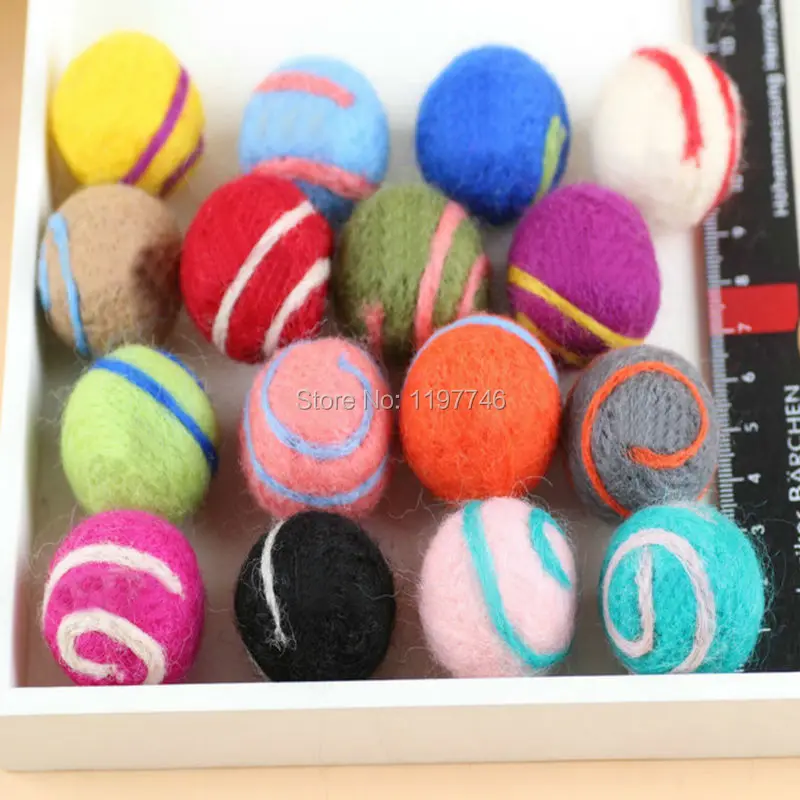 

Fashion Big Christmas Decor Wool Felt Ball Colorful Striped Felt Balls Wool Pom Pom Gumball Craft Decoration DIY 2019 10pcs