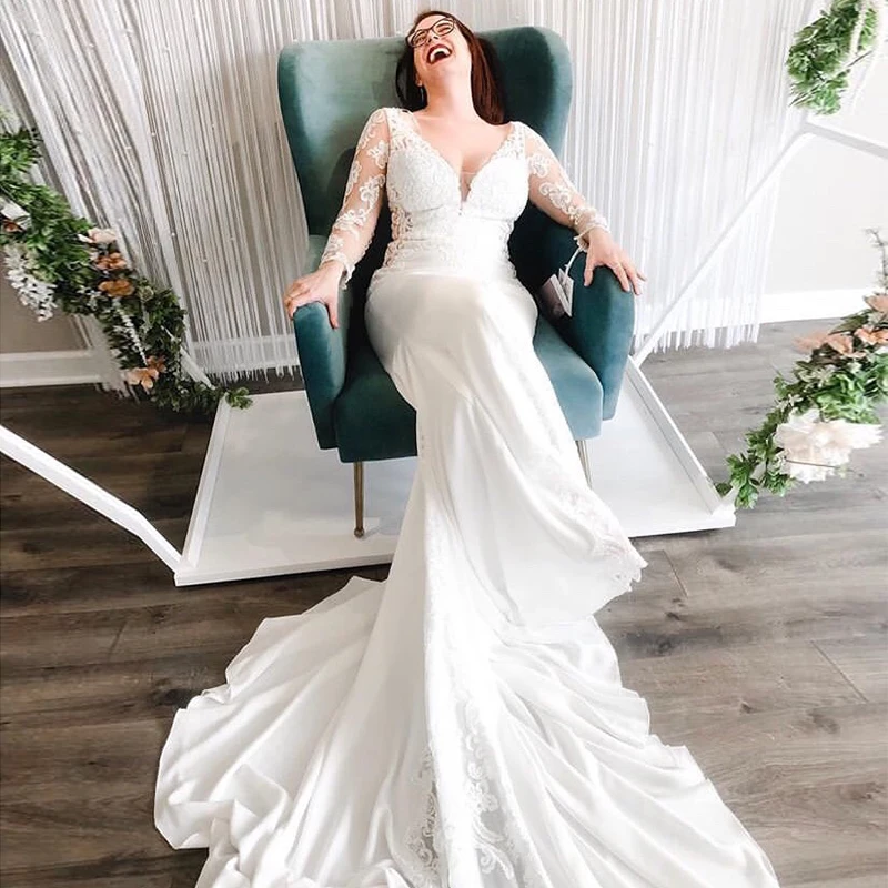 Gorgeous Mermaid Wedding Dress With Long Sleeves V-neck Vintage Robe De Mariee White Ivory Backless Appliques Lace Bridal Dress