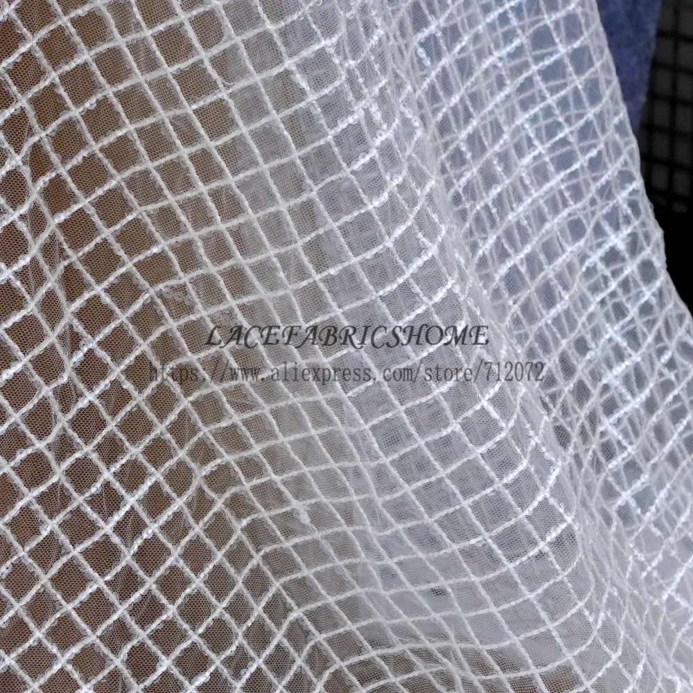 

Ткань La Belleza Crea с блестящими пайетками на белой сетчатой основе для подкладки свадебных/вечерних платьев, ширина 51 дюйм.