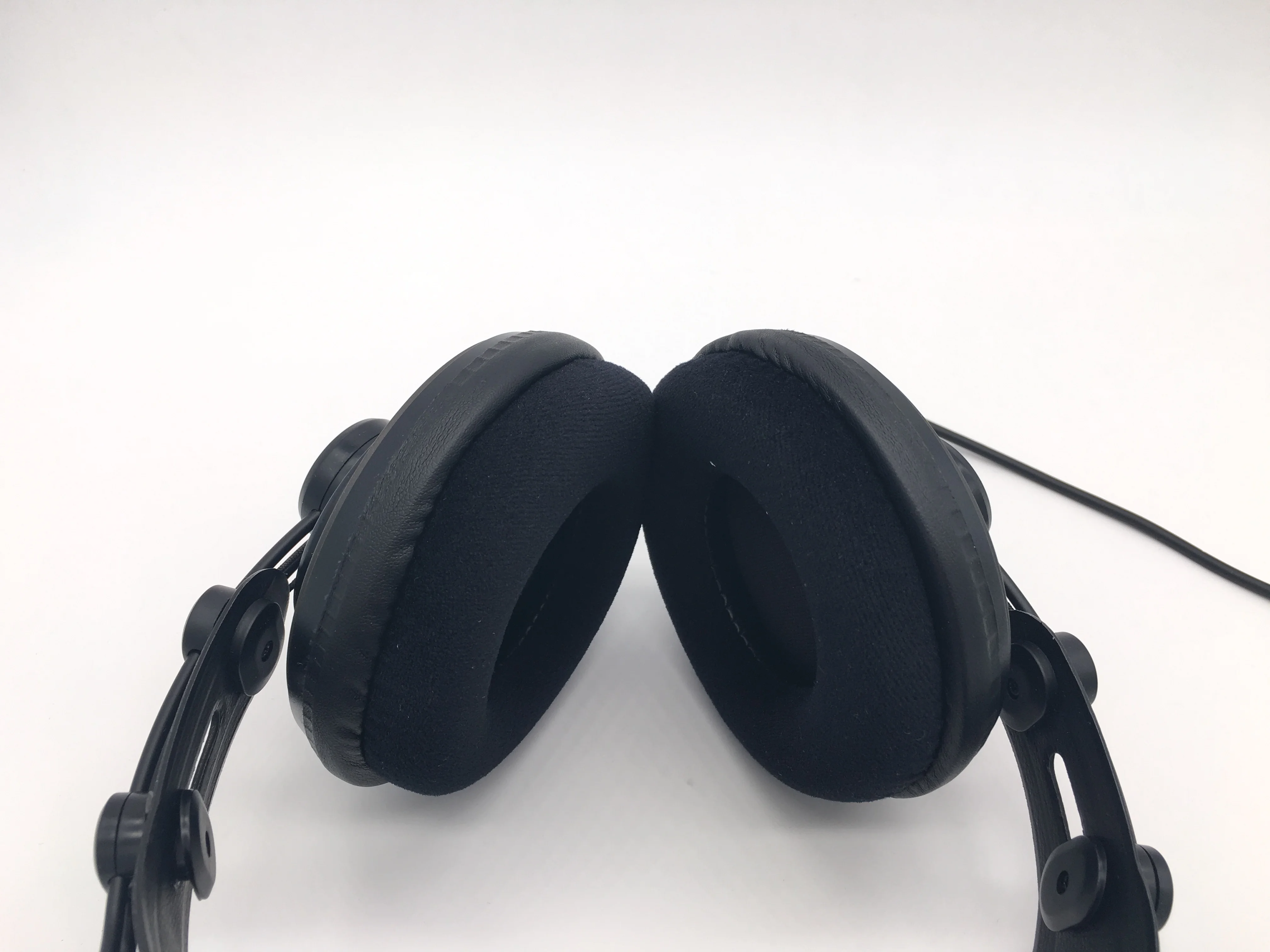 Samson SR850 Semi-Open-Back Studio Headphone monitoring headset with velour ear pads for studio recording hi-fi monitoring