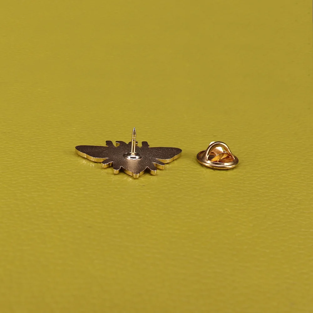 Bee kind enamel pin cute honey bee badge be kind pin save the bees brooch aesthetic pins animal jewelry gift women accessories image 2