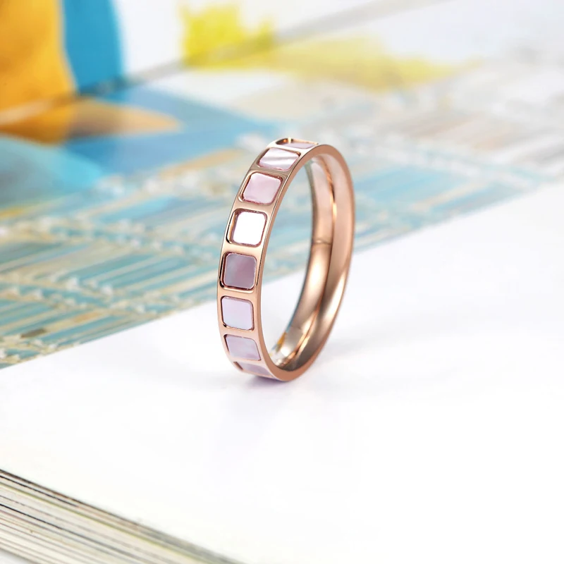 High Grade Product Beautiful And Charming Colored Shell Ring For Woman Titanium Steel Rose Gold Color Woman Gift Love Ring