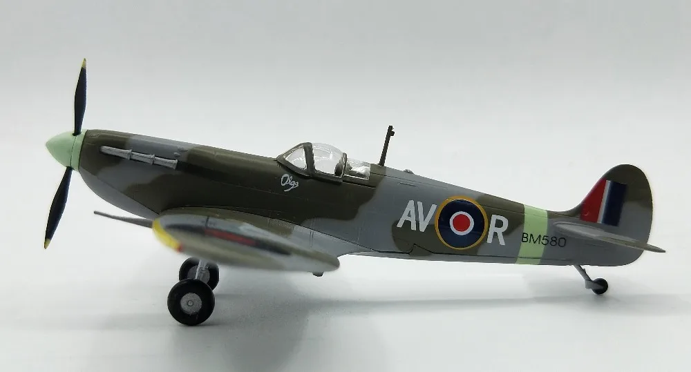 1:72 World War II air force MKV fighter model   finished 37211 Collection model