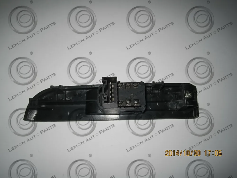 8979669600 8973151780 POWER WINDOW SWITCH FOR ISUZU NHR, NKR