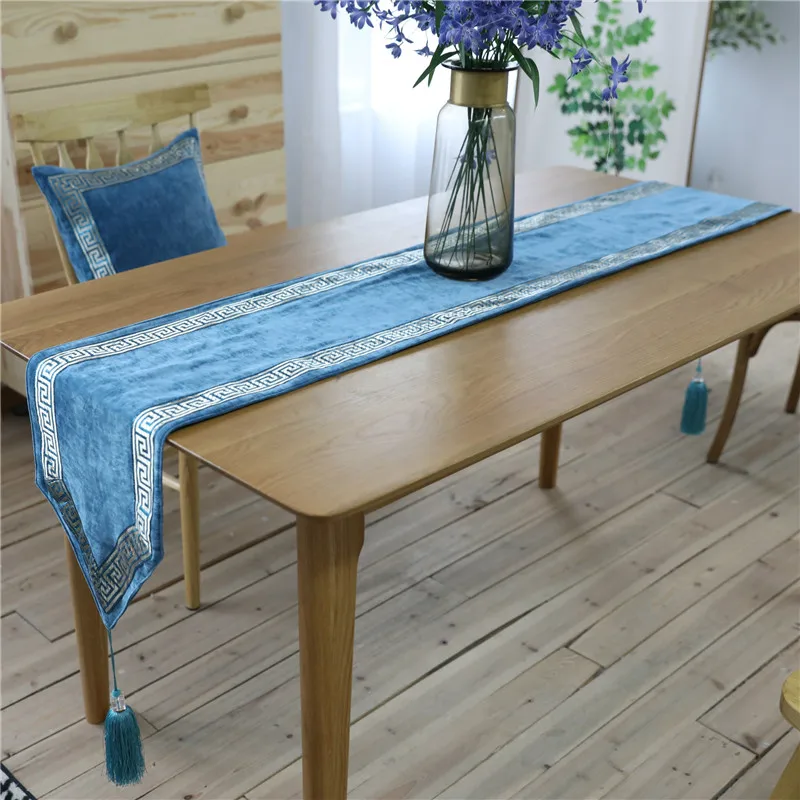 

Luxury Chenille Table Flag With Crystal Tassel Tea Table Cloth TV Cabinet Dust Cover Bed Towel Wedding Party Decor Table Runner