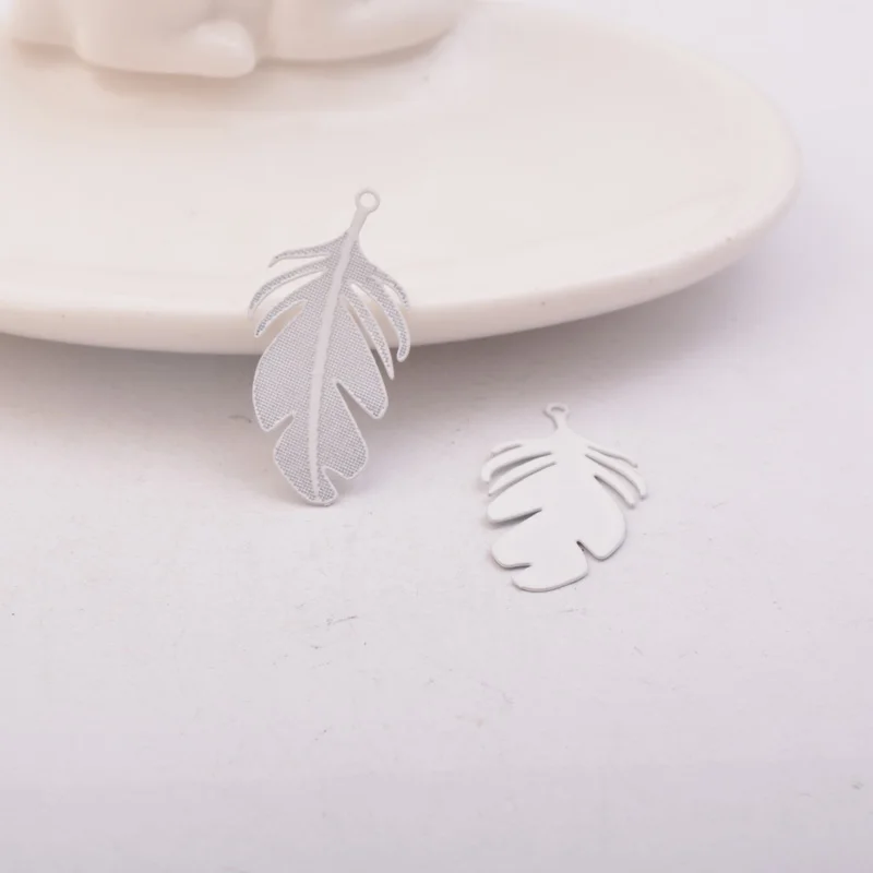50 Stück AC10612 16*30mm Messing-Federanhänger Matt Rot Grün Lila Anhänger Schmuck Filigran Ohrring-Zubehör – Detail 9