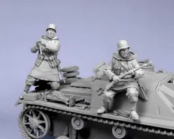1/35 model kit resin kit  attack two  soldiers