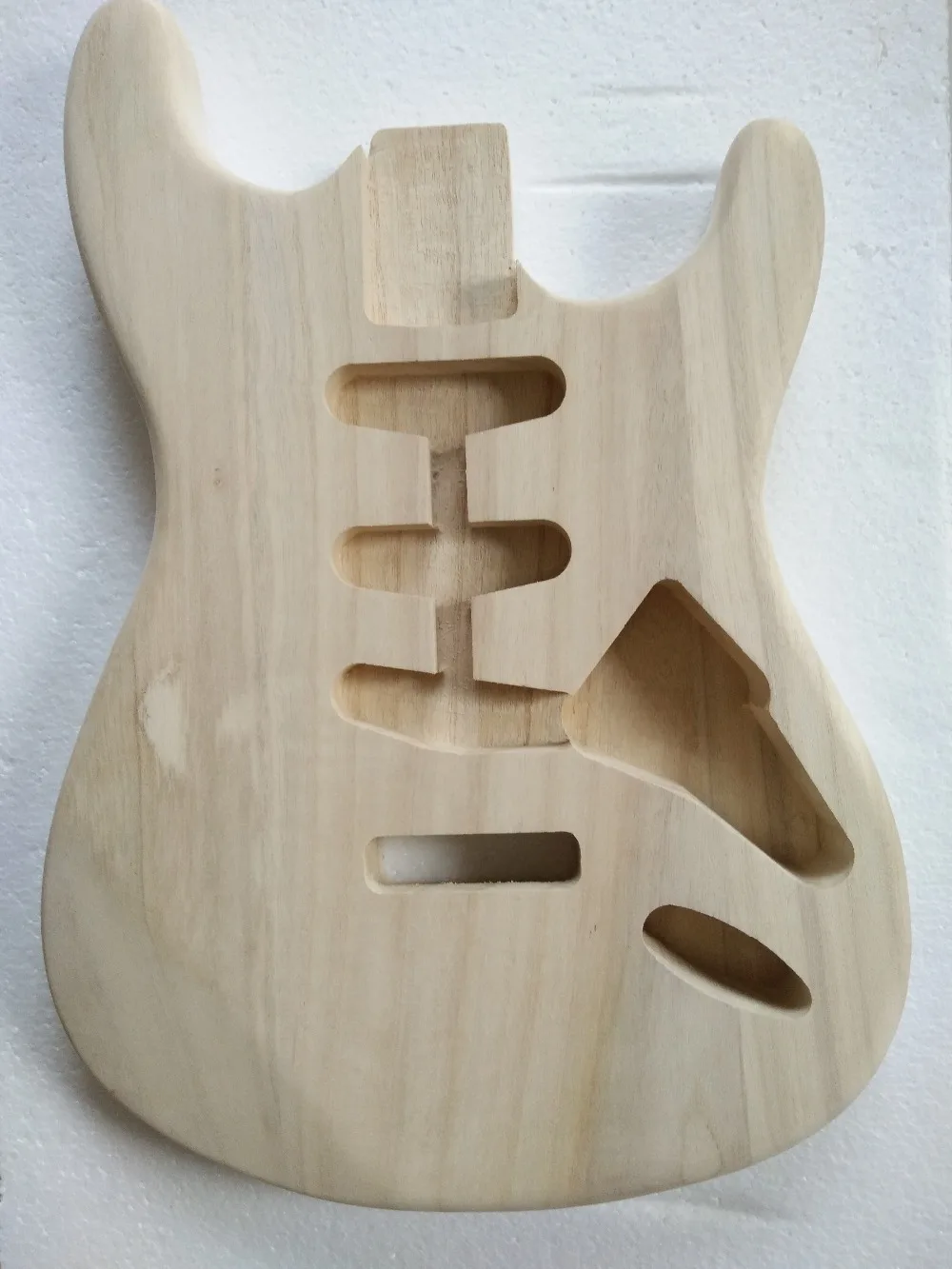 

New electric Guitar body SSS Paulownia Wood weight only 920g
