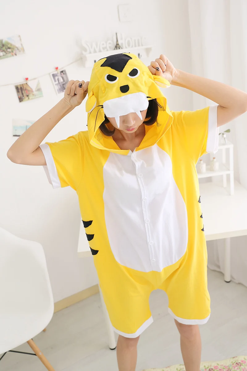 สีเหลือง Tiger ผู้ใหญ่สั้น SleeveCosplay เครื่องแต่งกายฤดูร้อนฤดูใบไม้ร่วงฝ้ายชุดนอน Onesie ตลกสัตว์ Jumpsuit ชุดนอนสำหรับผู้หญิงผู้ชาย