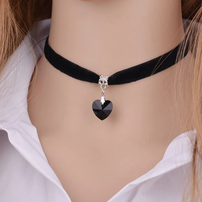 New Fashion Women Velvet Choker Heart Crystal Pendant Necklaces For Women Jewelry Female Black Ribbon Necklace Party Gift Collar