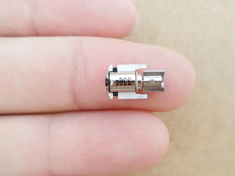 Бесплатная доставка, 5 шт., Φ 4*6,5 мм, микро роторный вибрационный двигатель, Эксцентриковая сильная вибрация для телефона/инструментов/игрушек/«сделай сам» и т. д.