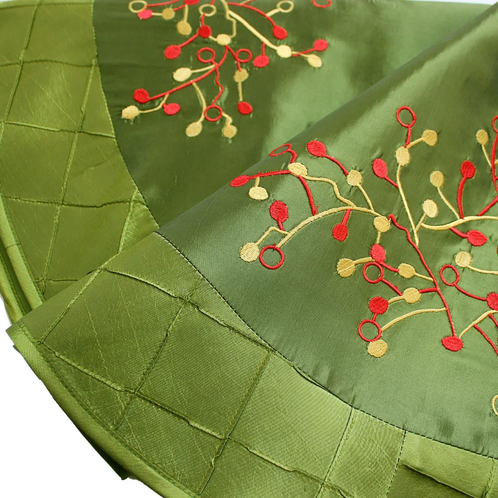 Deluxe Embroidered Berry with Handcraft Pintuck Border Extra Large Green Christmas Tree Skirt-50