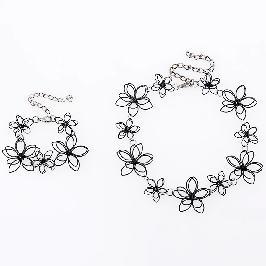 Bellissimi braccialetti con ciondoli di loto cavo per accessori da donna Catene di fiori dorati neri Bracciale rigido Regalo di gioielli di moda per