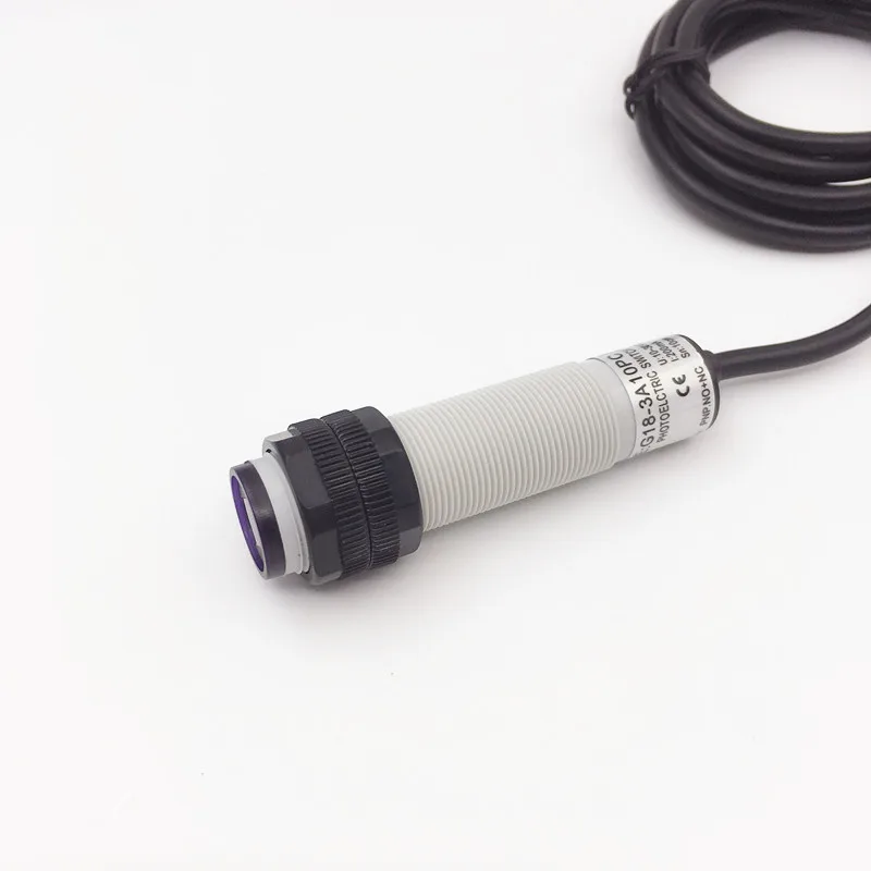 M18 diffuse type photoelectric switch M18 PNP NO+NC wires open Infrared photocell sensor with mirror reflector distance 5-40CM