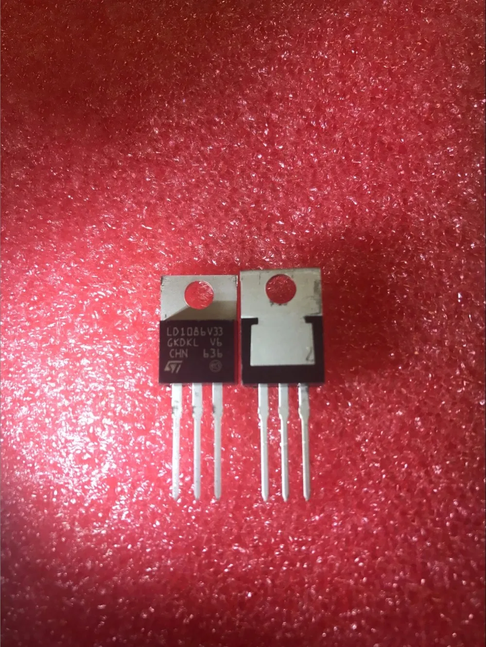 20 pz/lotto LD1086V LD1086V33 TO-220 NUOVO Originale di trasporto libero