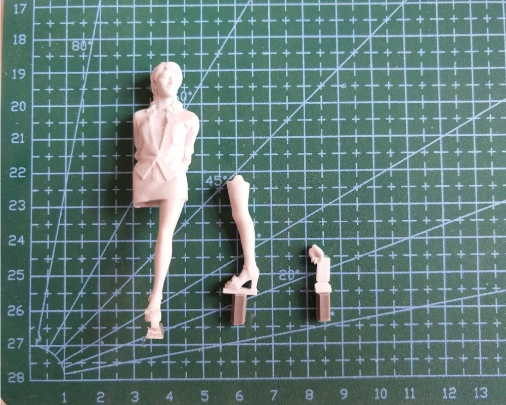 1/24 75mm modern civilian girl standing    toy Resin Model Miniature resin figure Unassembly Unpainted