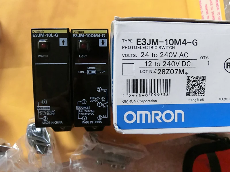 

E3JM-10M4-G = E3JM-10L-G + E3JM-10DM4-G