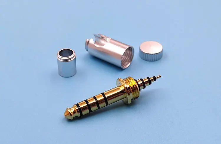 Enchufe para auriculares de 4,4 mm Salida equilibrada en forma de L curvada de 5 polos