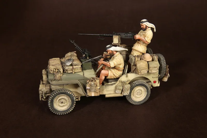 Unassambled 1/35 Crew of the On the move (WITHOUT CAR ) Historical Resin figure miniature model Unpainted