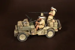 Unassambled  1/35 Crew of the On the move （WITHOUT CAR ）   Historical  Resin figure miniature model Unpainted