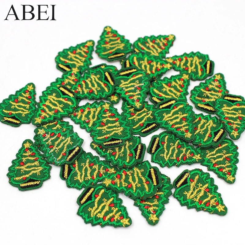 10pcs/lot Embroidered mini Christmas Xmas Tree Patches Iron On Appliqued Diy Clothing Stickers Handmade Patchwork for Hats Shoes