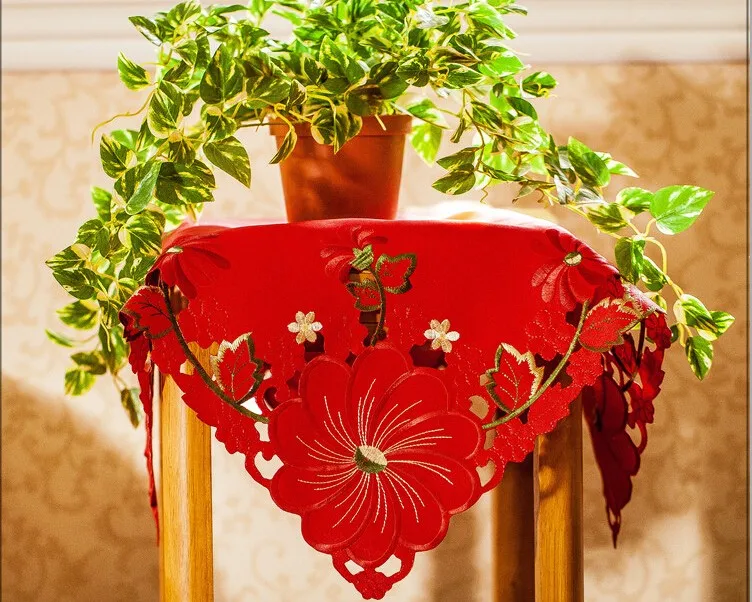 クリスマスポリエステルサテンレッドテーブルクロス、ラウンドテーブル