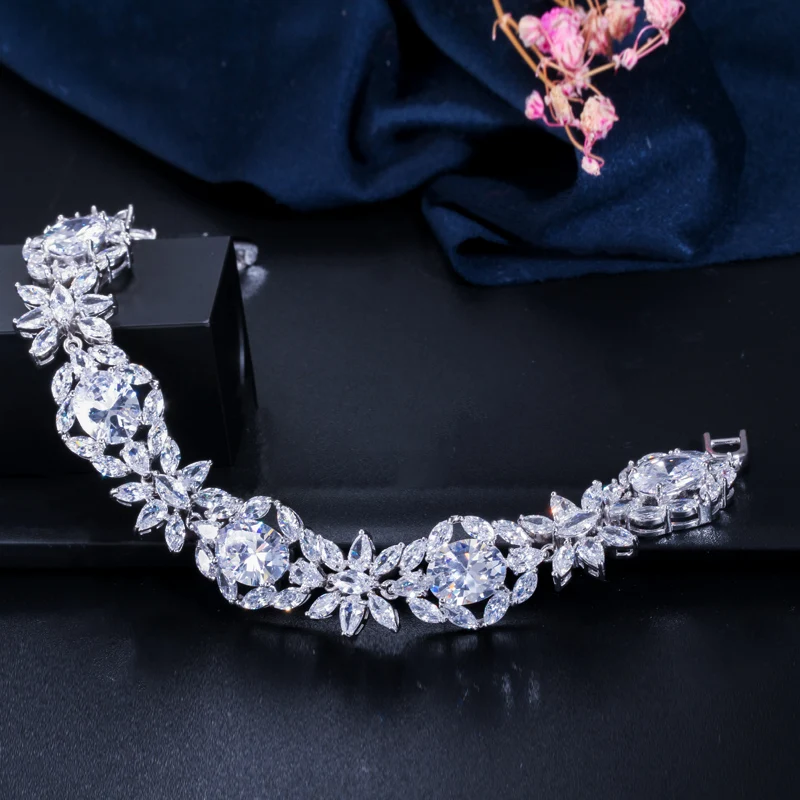 CWWZircons Top Quality White Cubic Zirconia Luxury Flower Leaf Big Wedding Bridal Party Charm Bracelet Bangle for Women CB128