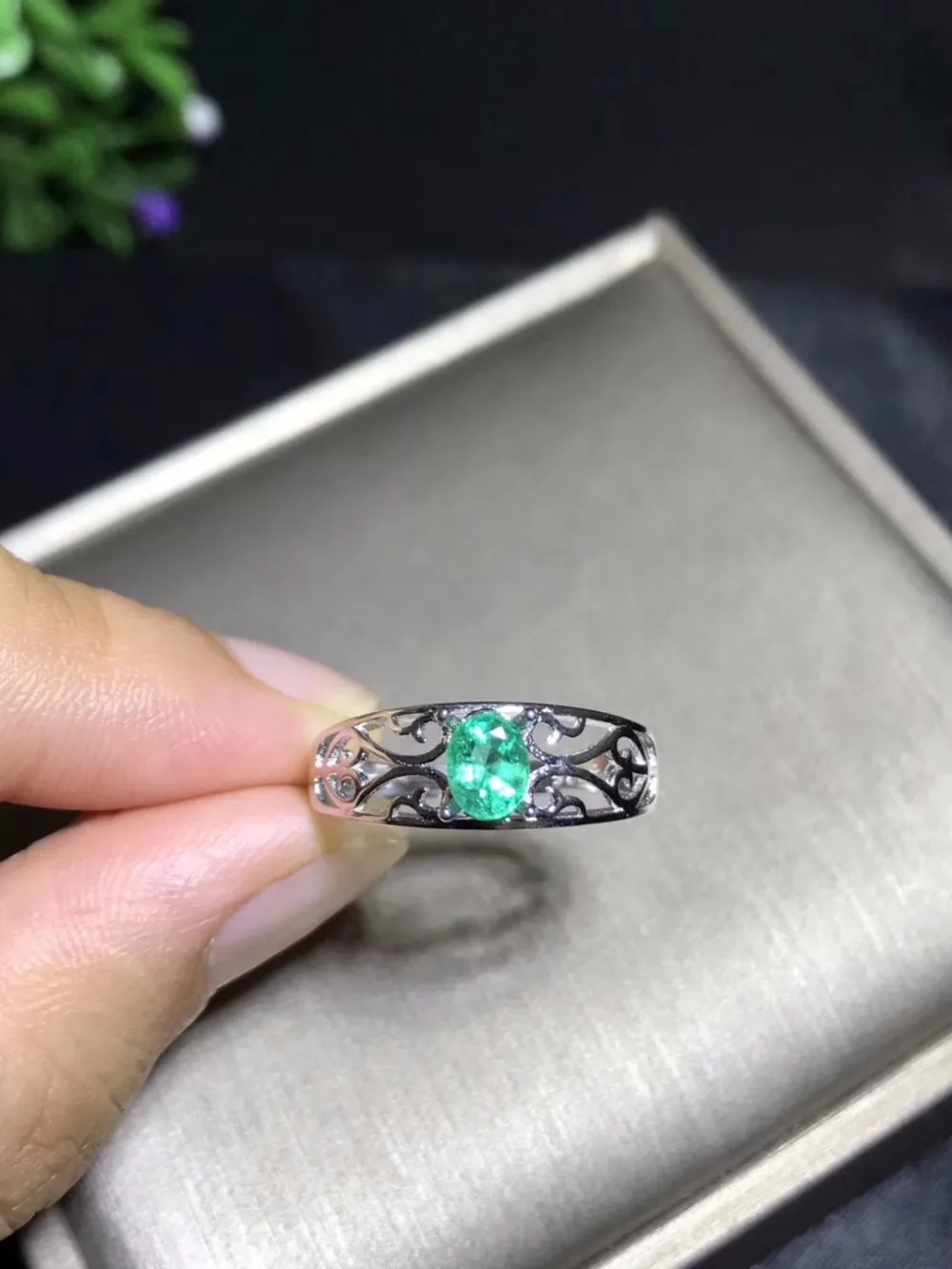 

Natural emerald ring luxury style 4x6mm 925 silver Columbia origin 0.5ct