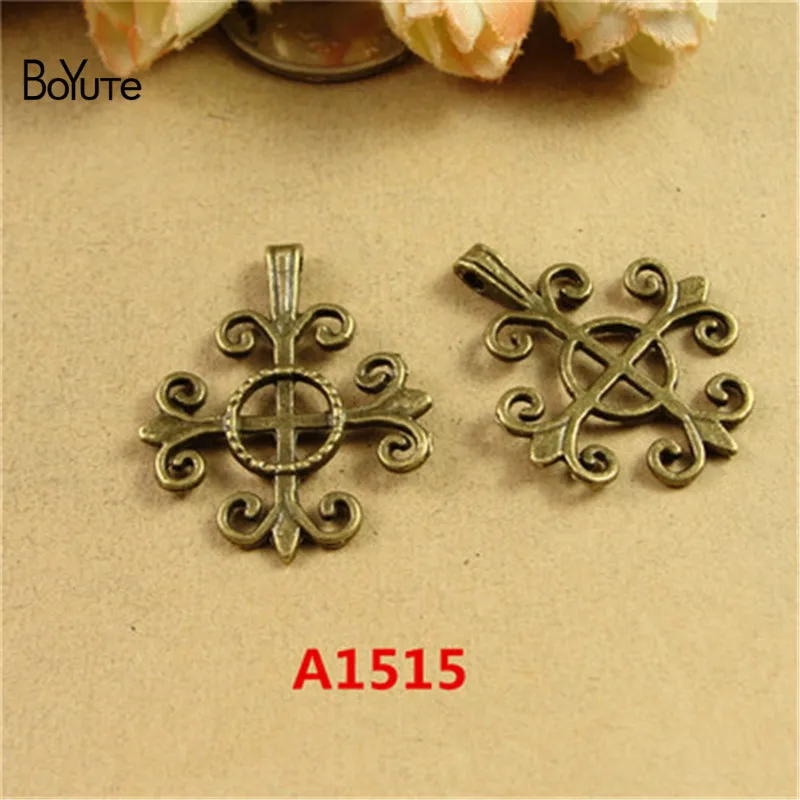 BoYuTe (50 Pieces/Lot) 28*34MM Retro Cross Pendant Alloy Jewelry Accessories Diy Handmade Materials