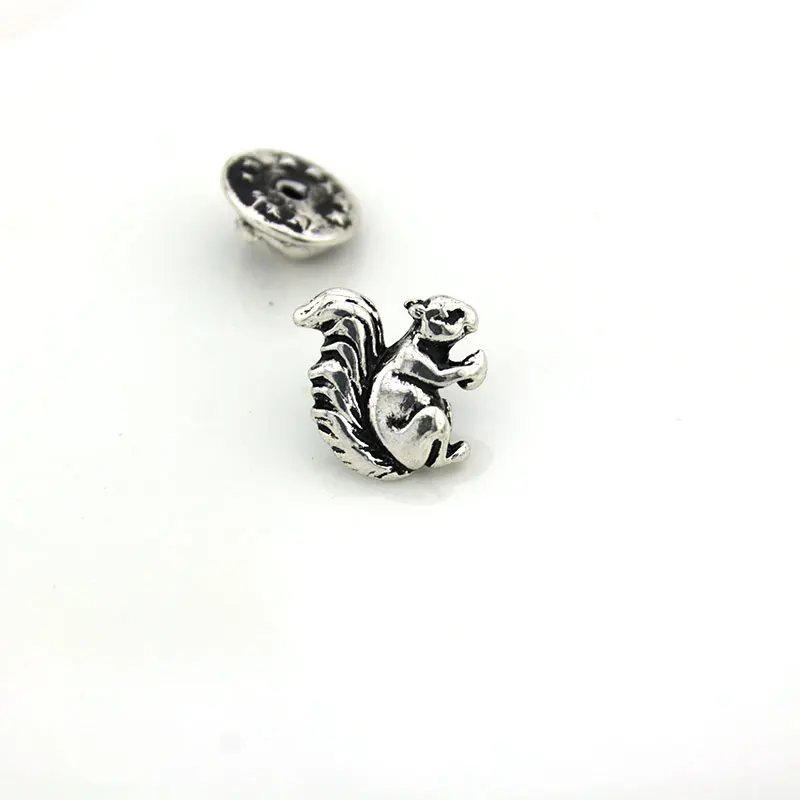 1Pc Vintage Little Squirrel Brooch, Cute Pins And Brooches For Women 6 Colors Available Fashion Jewelry Natural Love