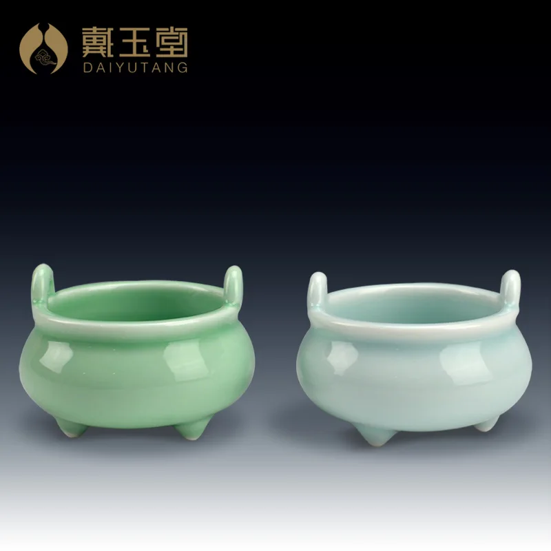 

Dai Yutang Longquan celadon burner ceramic seat tower small incense to the Buddha with supplies