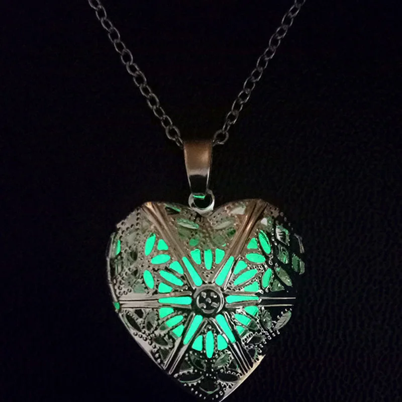 

50pcs/lot Heart Night Luminous Hollow Pendant Necklace Heart-shaped Glow In The Dark Necklace Wedding Christmas Gift