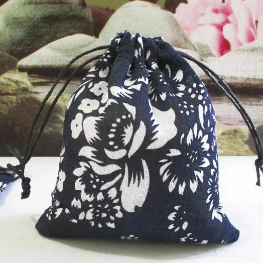 10pcs/lot 9.5cm*11.5cm Chines Style Blue and White Flower Drawstring Pouches Ethnic Jewelry Bag Christmas Wedding Gift Bag