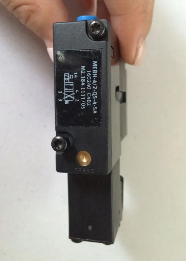 

Solenoid valve FESTO MEBH-4/2-QS-4-SA M2.184.1111/05 for Heidelberg printing SM102 CD102 SM52 PM52