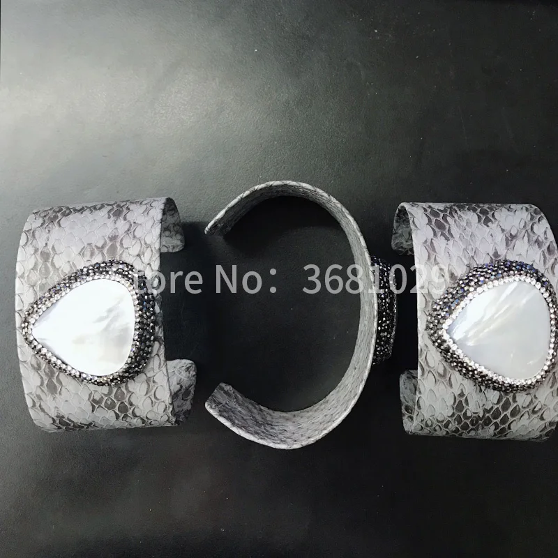 Snakeskin bracelet inlaid with natural heart-shaped shell of the street fashion accessories