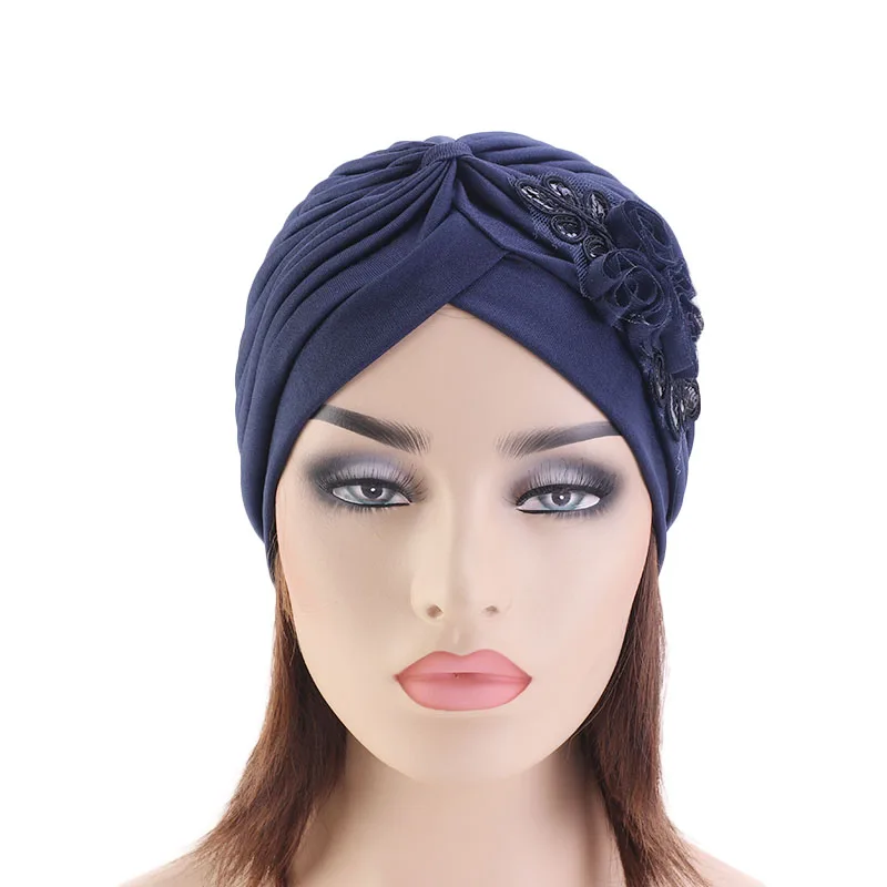 Neue Blume Dekoration Turban Einfarbig Für Frauen Mode Haar Tragen Kopf Wrap Damen Kopfbedeckungen Krebs Hüte Indien Kappe Bandana – Detail 1