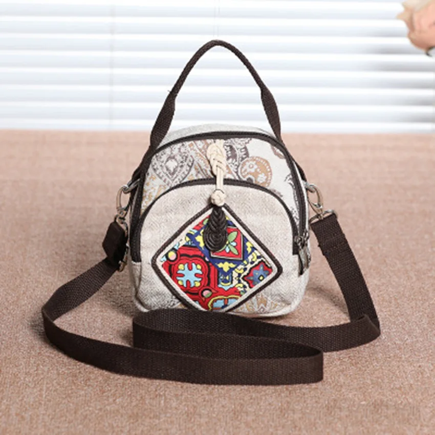 

College wind hand-woven ethnic wind mini portable slung shoulder bag practical and durable multi-layer light travel vacation pac