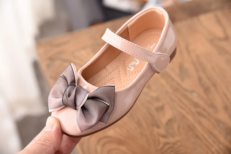 Children\'s new leather shoes Anti-kick Toe-cap Children Shoes PU Leather With Flowers Sweet Fashion Kids Sandals size 26-36