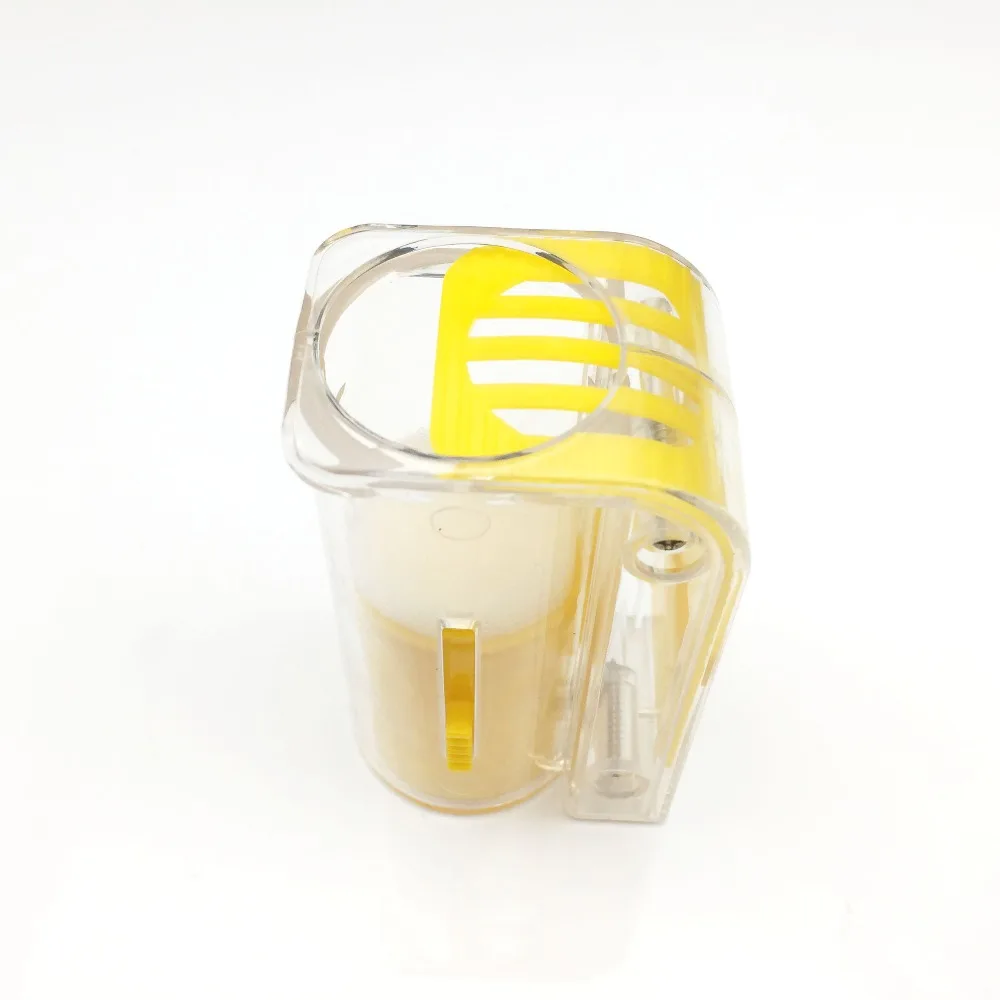 

5PCS Beekeeper Tool Bee Queen Marking Catcher Plastic One Handed Marker Bottle Plunger Plush Garden Beekeeper Queen Bee Catcher